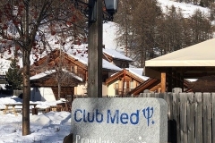 Club-Med-Sign